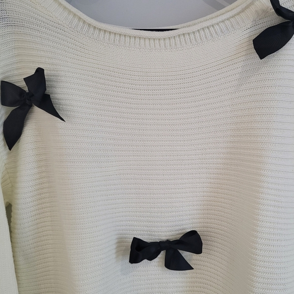 NWOT-Oversized Cream Black Bows sweater-Medium - Picture 3 of 6